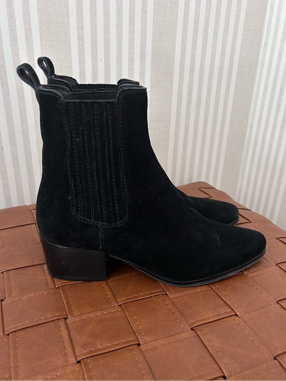 Banana Republic Chelsea Pull On Ankle Boots Black Suede Women's Size 7 - Picture 4 of 10